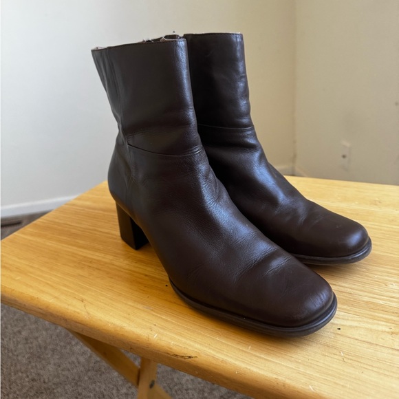 Easy Spirit Elegant Brown Leather Ankle Boots block Heel Size 10 - Picture 1 of 8